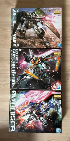 MGガンダムデュナメス、ガンダムキュリオス、ガンダムダブルオーライザー、3体セット未開封品