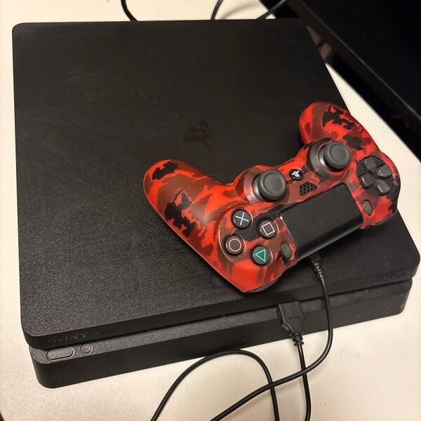 PS4 本体 &コントローラー(赤のカバーは付きません)、配線などセット SONY 値下げ交渉可 即購入優先