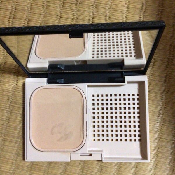 Viseeパウダーファンデーション 別パフ未使用お付けします