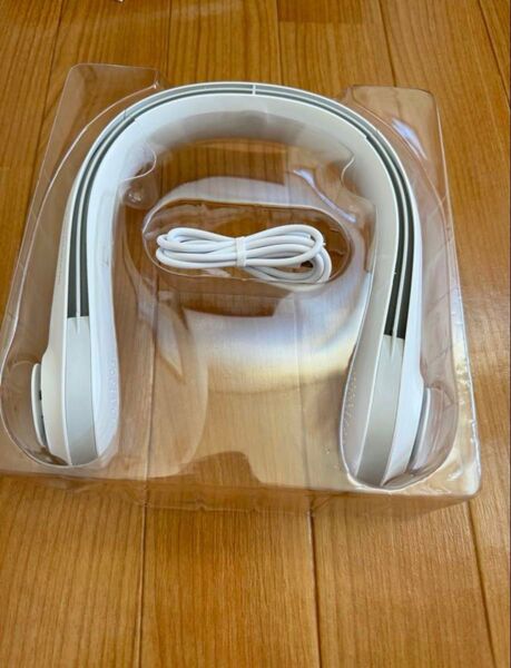 首掛け扇風機 携帯扇風機 ネッククーラー首掛けクーラーusb充電式熱中症対策 白