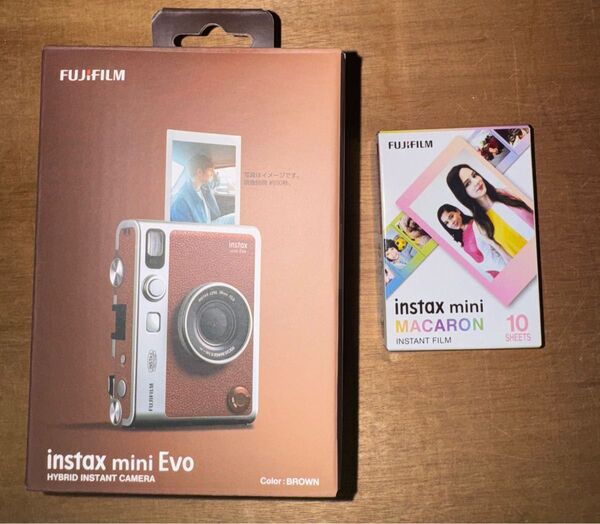 【新品未使用】富士フィルム instax mini Evo 本体ブラウン & マカロンフィルム 2点セット