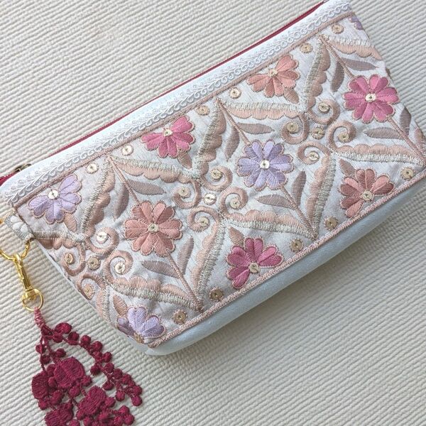 インド刺繍リボンポーチ 52.ほんのりピンクベージュ生地 ハンドメイド マチ付きポーチ