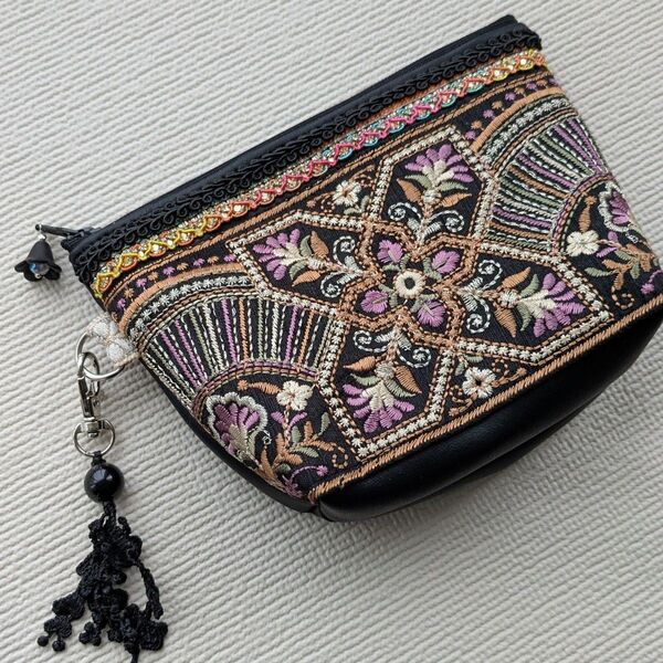 ハンドメイド インド刺繍リボンポーチ 54.マチ付きブラック