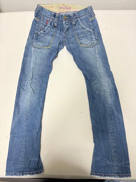 levi’s lady style ローライズブーツカットデニムパンツ