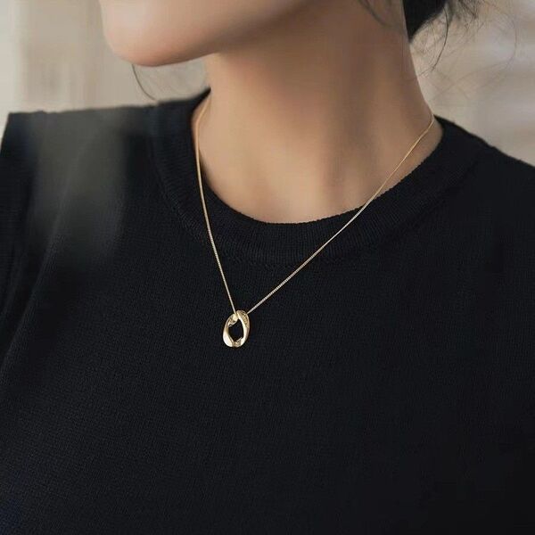 サージカルステンレス ショート チェーン オーバル ネックレス ひねり 大人 ゴールド アクセサリー ペンダント