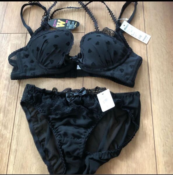 新品タグ付き ブラ&ショーツセット size.B75&M