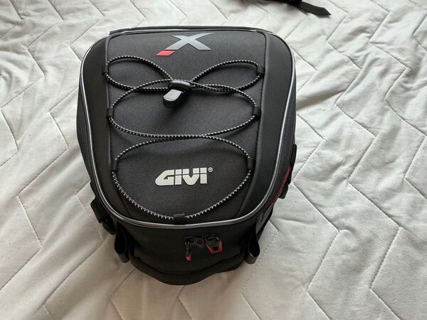 GIVI XL07B シートバッグ 9 - 12L容量可変 X-lineシリーズ