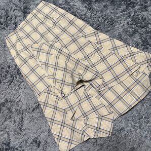 チェック柄スカート