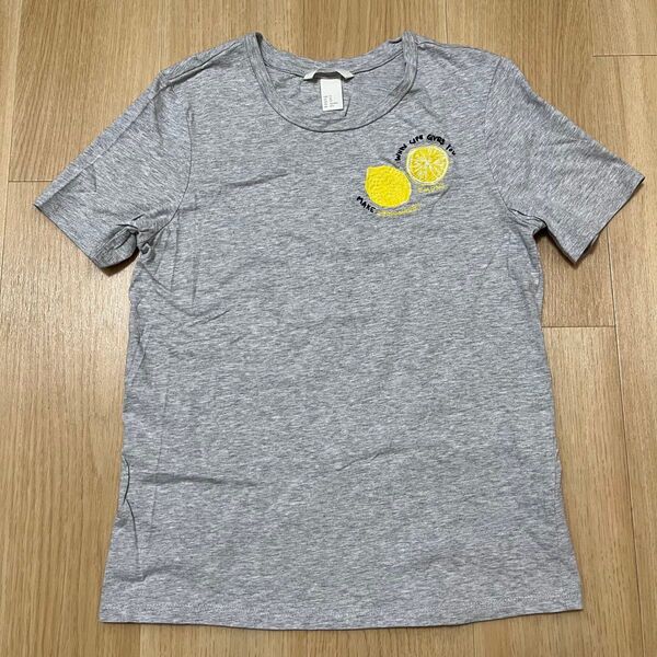 エイチアンドエム H&M Tシャツ レモン 刺繍 XS グレー