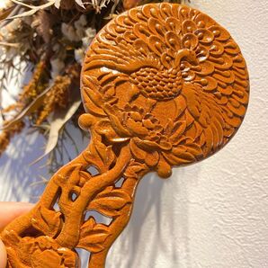 桃の木 木製鏡 鏡 彫刻 孔雀 お守り 風水 運気アップ プレゼント お祝い