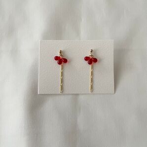 ピアス ハンドメイド 赤 レッド チェーン 揺れる じゃらじゃら 推しカラー 推し活 チェコガラス