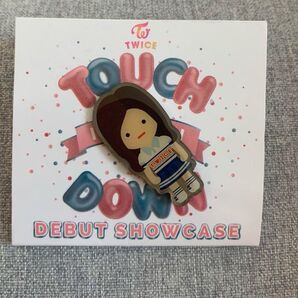 TWICE ツウィ touchdown ピンバッジ デビューショーケース