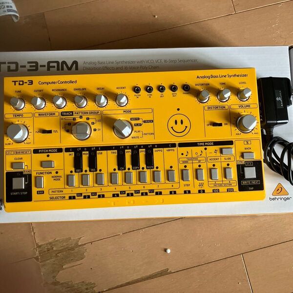 behringer TD-3-FM アナログベースラインシンセサイザー イエロー アシッドシンセ テクノ アシッドハウス