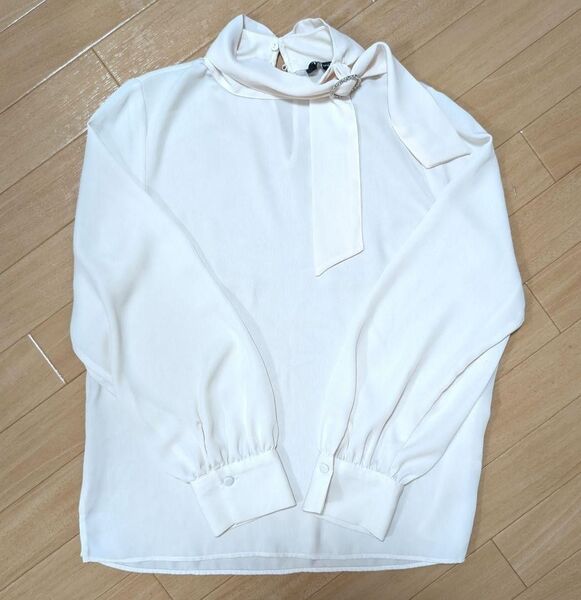 ZARA ホワイトリボン付きハイネックシャツ M
