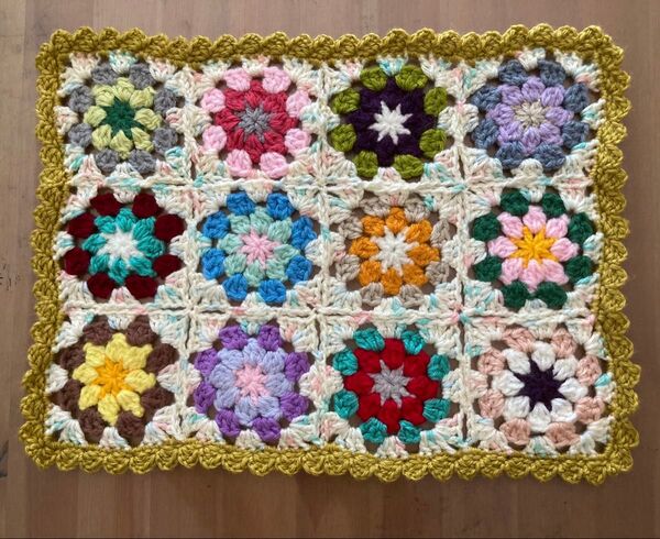 モチーフ編み お花 マルチカバー グラニースクエア ハンドメイド