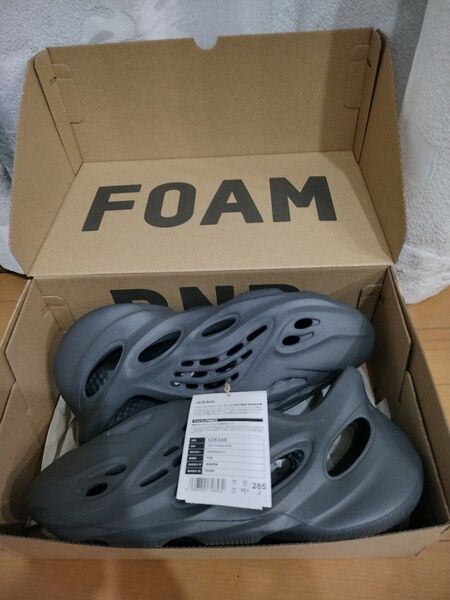adidas YEEZY Foam Runner "CARBON" 28.5cm