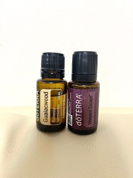 超レア ドテラ アメリカ期間限定商品 Vineyard Escape 15ml ぶどう畑の香り & Guaiacwood セット