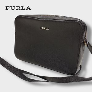 【美品】FURLA レザー ショルダー カメラバッグ 2層式 ダブルファスナー ブラック 黒 ゴールド金具 斜め掛け 肩掛け