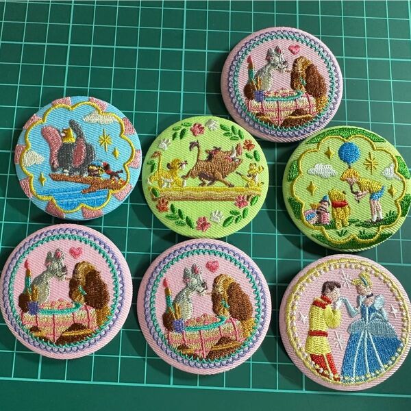 ディズニー 刺繍缶バッジ