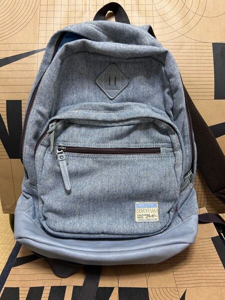 グレー リュック