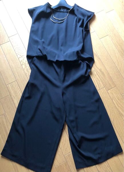 【新品タグ付】セシルマクビー オールインワン セットアップ 黒 パンツ M 体型カバー