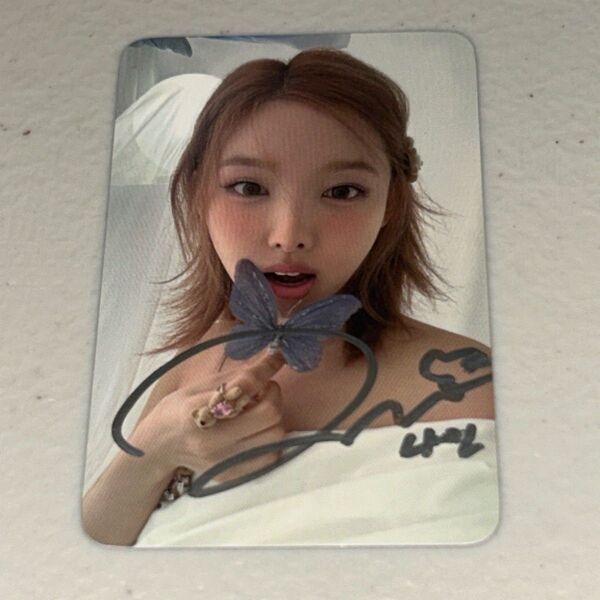 TRICE ナヨン 直筆サイン「Yes I am Nayeon」予約特典フォトカード