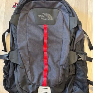 THE NORTH FACE リュック HOT SHOT BLACK×GLAY×RED LINE