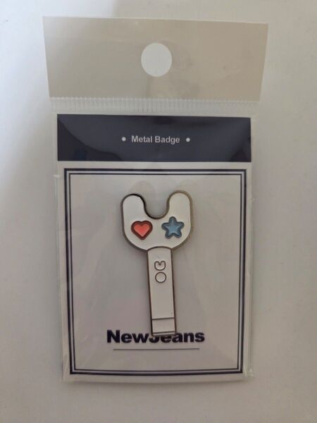 NewJeans メタルピンバッジ