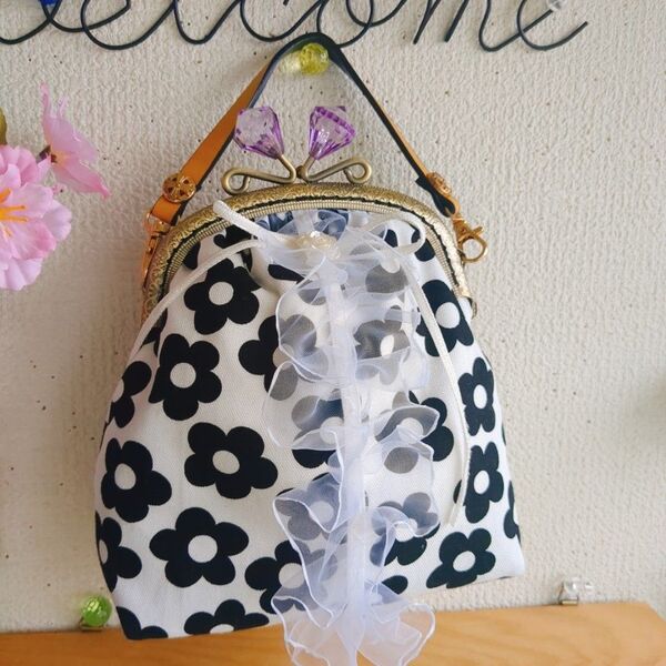 12.5㌢雫型がま口ポーチ小花柄ハンドメイド ハンドバッグ持ち手付き