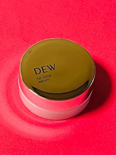 DEW リップゾーンセラム《口もと用美容液》 8g