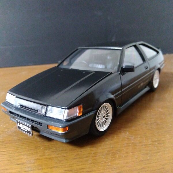 アオシマ 1/24 AE86 レビン 完成品 シャコタン ドリ車
