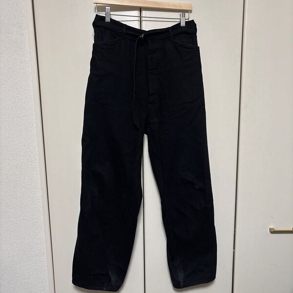 COMOLI デニム ベルテッド パンツ ブラック