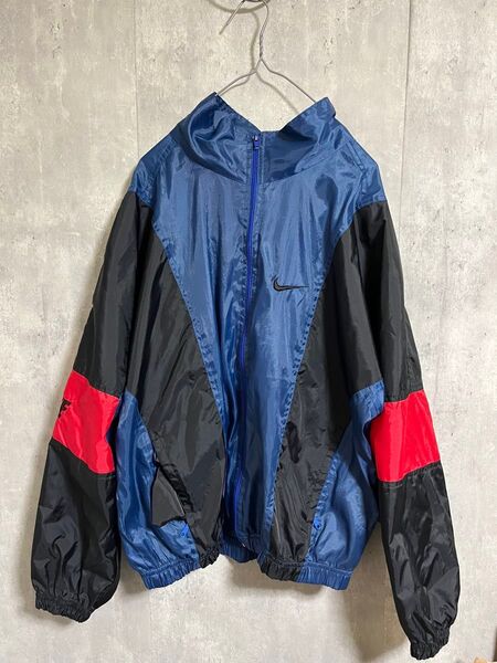 NIKE 古着 ナイロンジャケット 刺繍ロゴ 90s 00s 短丈