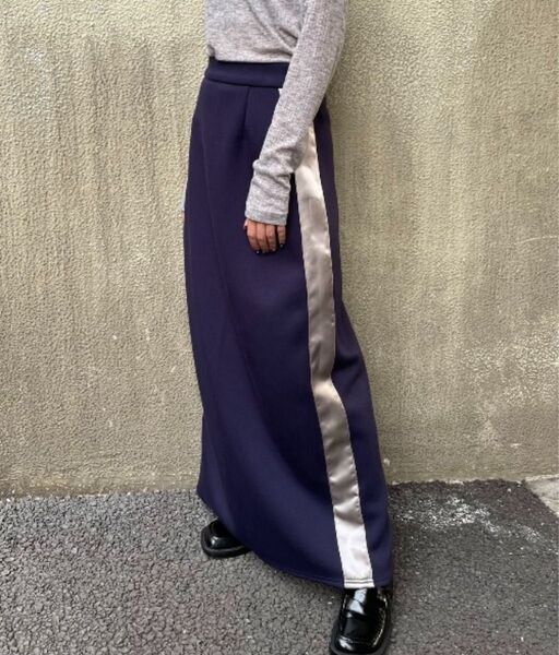 美品 AIC. サイドライントラックロングスカート ネイビー