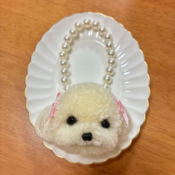 *パールなうるうるおめめのリボントイプードル ポンポン毛糸キーホルダー*クリーム アイボリー アプリコット