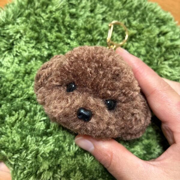 一緒にお出かけ*うるうるトイプードル ポンポン毛糸キーホルダー*レッド 濃い茶