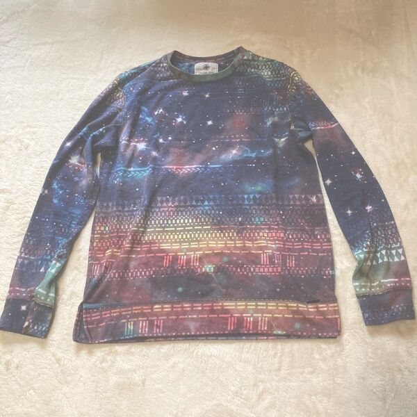 ON THE BYAS 長袖Tシャツ マルチカラー 宇宙柄 幾何学模様