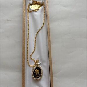 金の百合 ペンダント