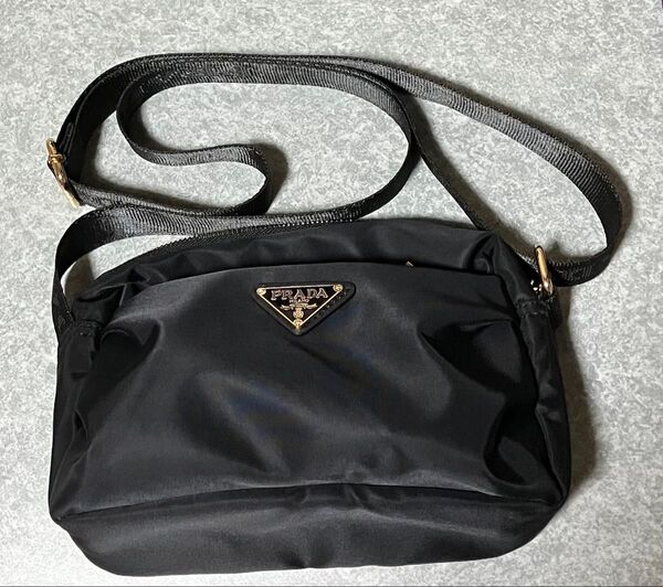 PRADAプラダ ノベルティショルダーバッグ