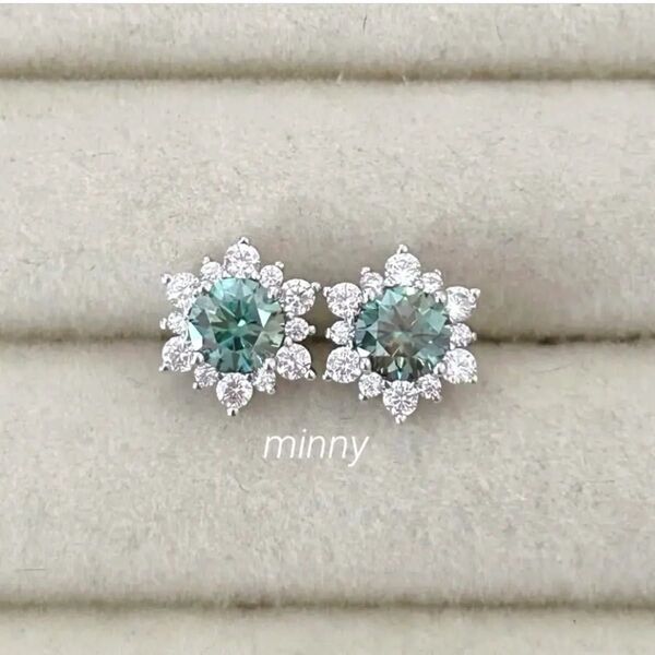 グリーンモアサナイト(人工ダイヤモンド) サンフラワー ピアス 0.5ct