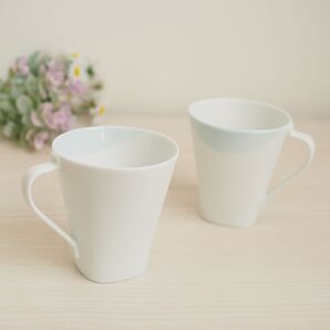 シンプルな陶器のマグカップ 2客セット