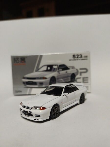 POP RACE 1/64 日産 スカイライン GT‐R (R32 ホワイト)