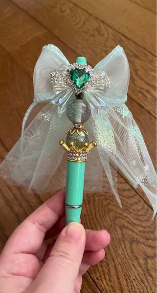 キラキラビジューとリボン付きボールペン