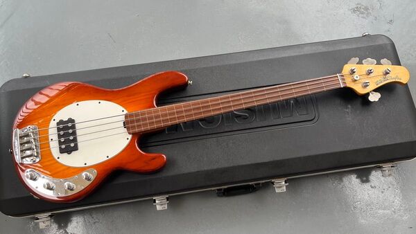 Musicman Stingray Fretless USA製ミュージックマン スティングレイ フレットレス エレキベースケース付