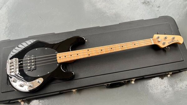 MUSIC MAN StingRay ミュージックマン スティングレイ エレキベース ケース付