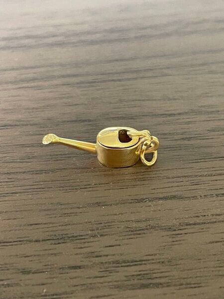K18 18金 じょうろモチーフ チャーム