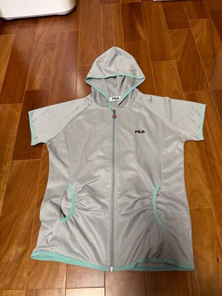 FILA フード付きグレー パーカー Mサイズ