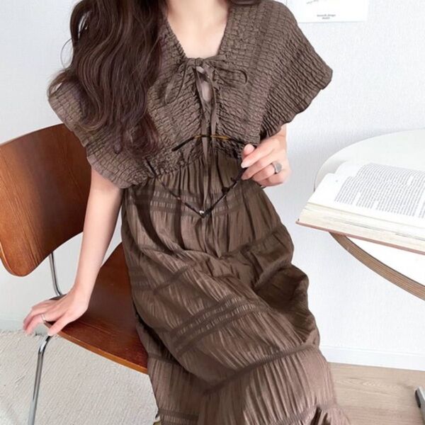 未使用 ワンピース 「mily bilet」高級感漂う微光沢素材。マジョリカプリーツギャザー使いフレアワンピース(ロング)