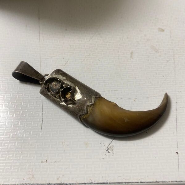 熊爪 ベアクロー インディアンジュエリー ペンダントトップ アクセサリー 素材 シルバー925 石外し済み