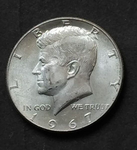 【銀貨】1967年 ケネディハーフダラー 銀貨 アメリカ アンティークコイン ほぼ未使用・極美品